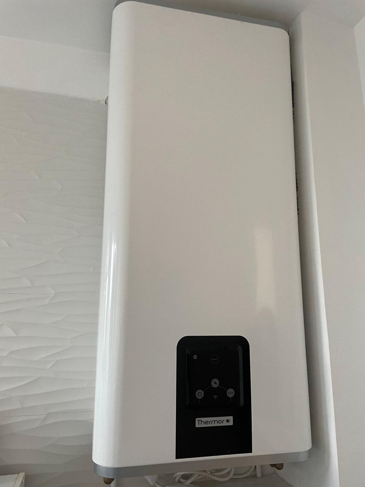 Chauffe-eau électrique mural à commande numérique
